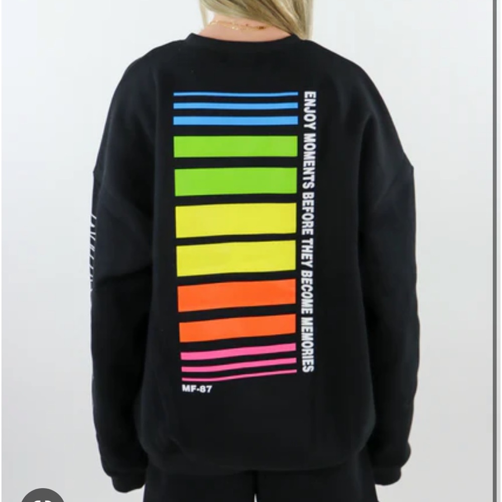 NWOT Mayfair Group Nostaglia Crewneck